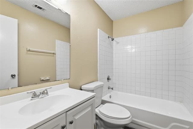 Building Photo - 3416 Colonial Dr