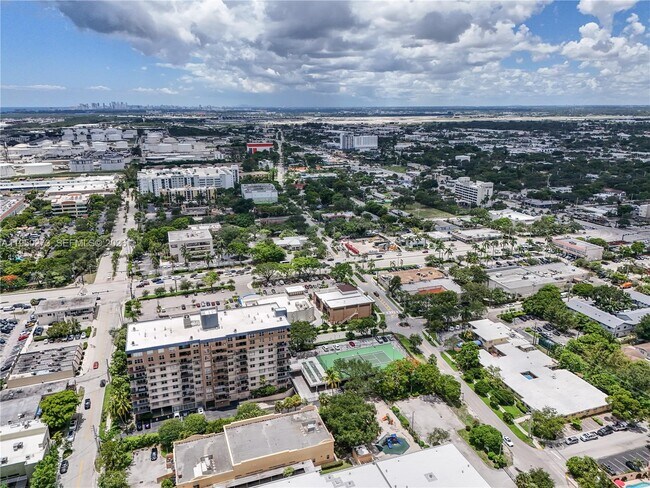 Building Photo - 1625 SE 10th Ave