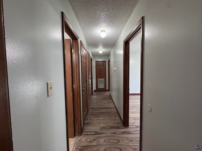 Building Photo - 111 Rainbow Ave