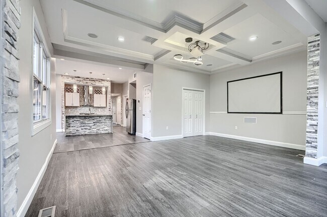 Building Photo - 4012 Fernhill Ave