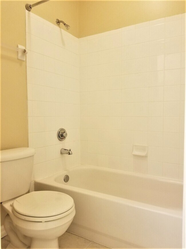 Building Photo - BEAUTIFUL 3BR/2BA IN THE LINKS @ HAILE PLA...
