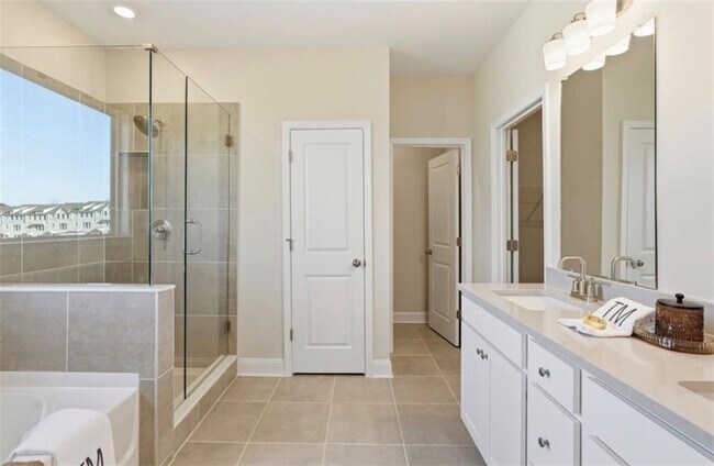 Building Photo - 2145 The Ln NE