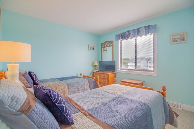 Building Photo - OCEANFRONT OFF-SEASON MONTH RENTAL READY FOR YOUR FALL ESCAPE