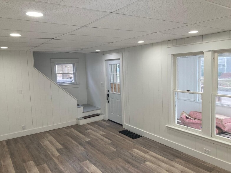 Living Room - 838 N Metcalf St