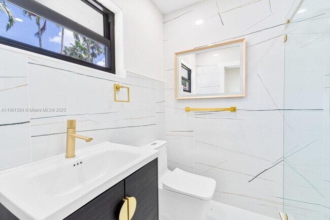 Building Photo - 15420 SW 212th Ave