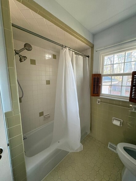 Bathroom - 628 Sunny Ln