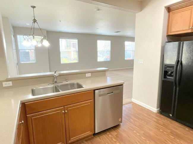 Building Photo - Month to month Rental ! Beautiful & Spacious End Unit Home in Shelbourne at Windemere! Top Rated ...
