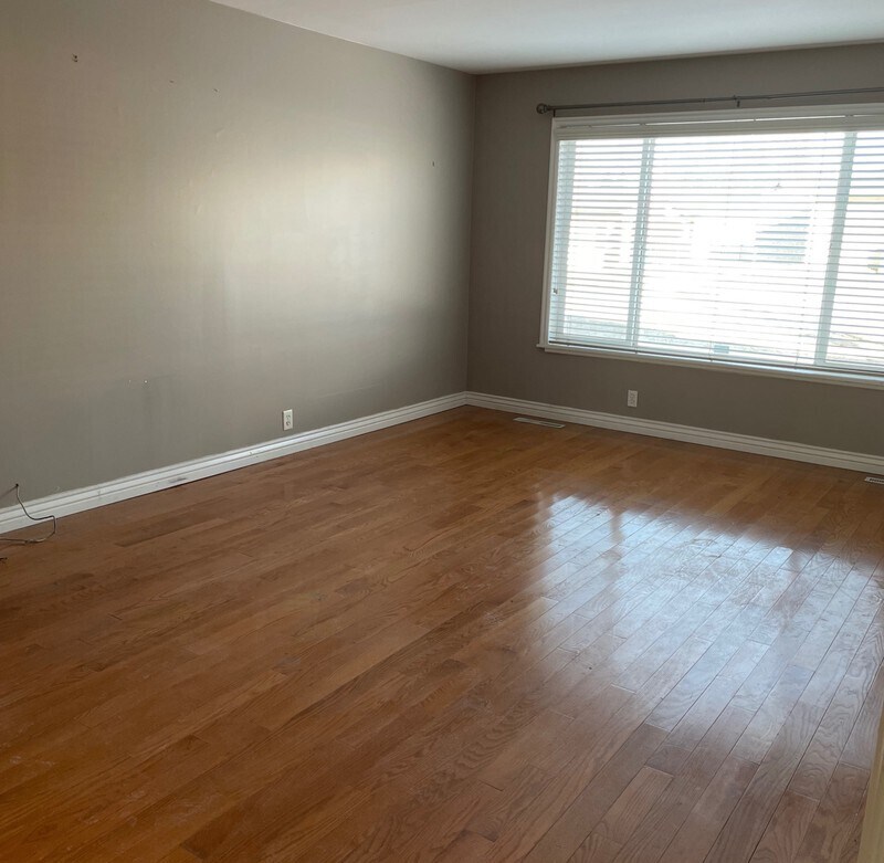 Building Photo - 974 E 50 N