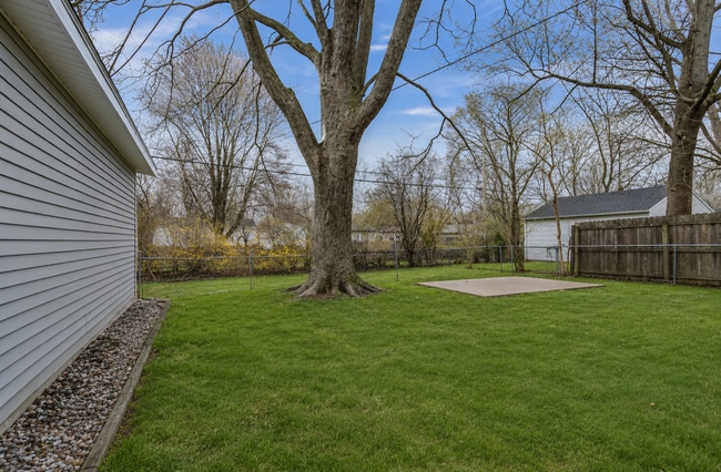 Building Photo - 1827 Parkdale Dr