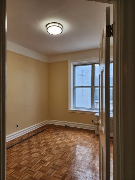 bedroom/study - 6102 23rd Ave