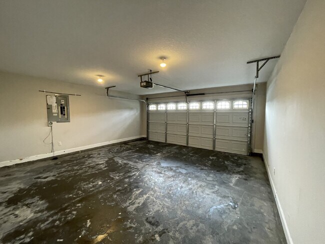 Building Photo - House for Rent