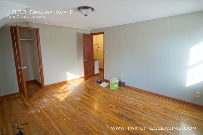 Building Photo - Freshly updated 2 bedroom 1 bath