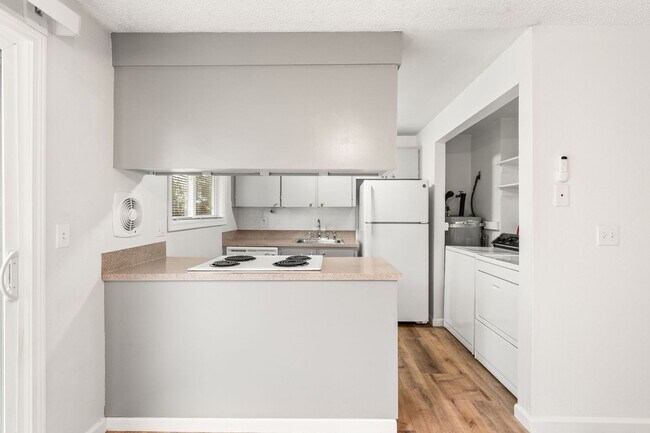 Building Photo - 705-707 N Sumner St.