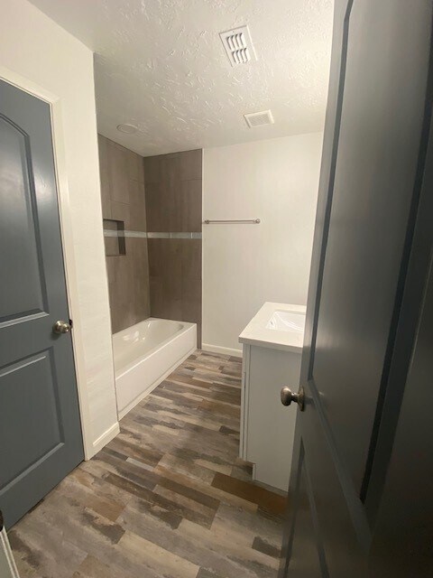 Building Photo - 3803 Regency Dr