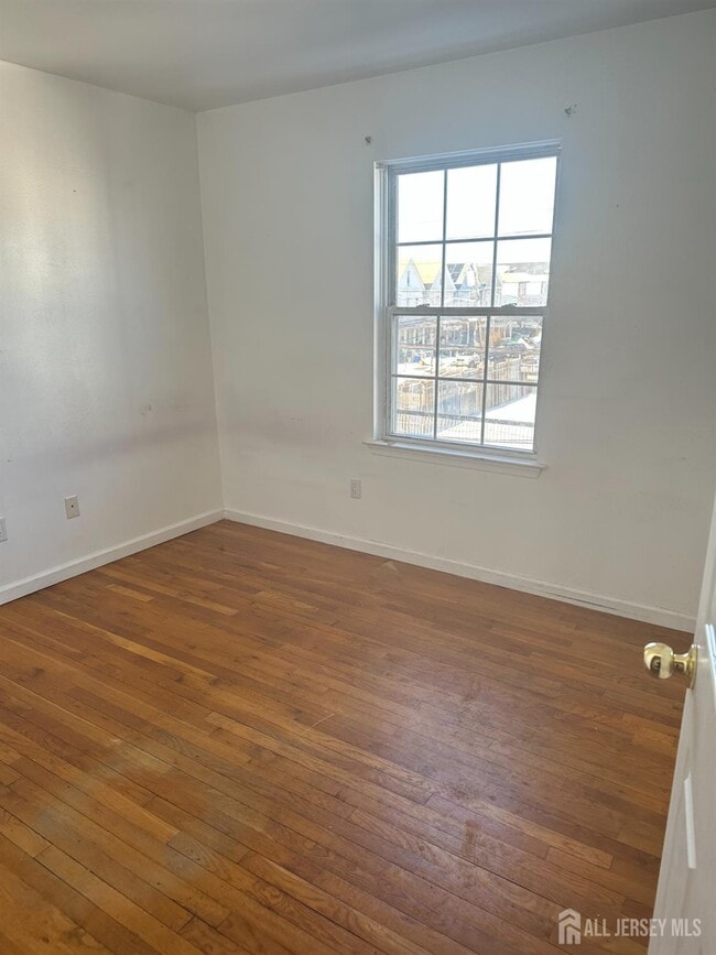 Building Photo - 663 S Park St