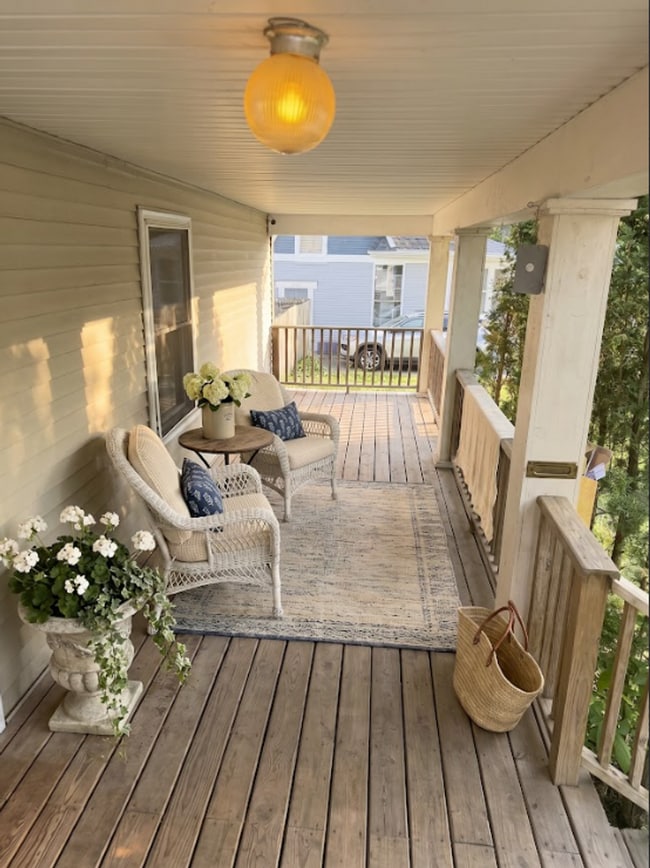 Building Photo - Spacious 5BR Home Near Drake — Porch, Garage & Tons of Space