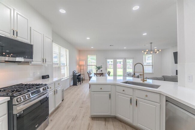 Building Photo - 19 Nagshead Pl
