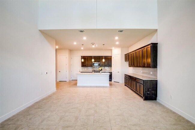 Building Photo - 12706 Bloomington Dr