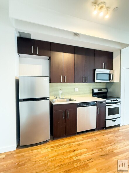 Building Photo - NO FEE / Spacious Sunlit Bushwick Studio / Balcony