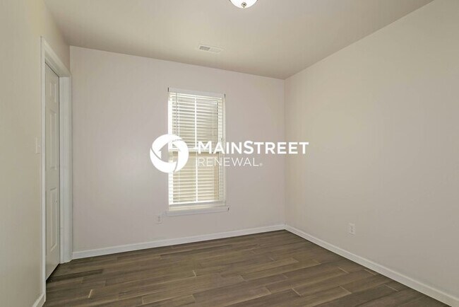 Building Photo - 4 Bedroom Pet-Friendly Home in SAINT CHARLES, MO with Main Street Renewal