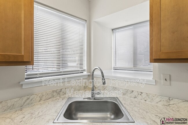 Building Photo - 208 Grayson Ct