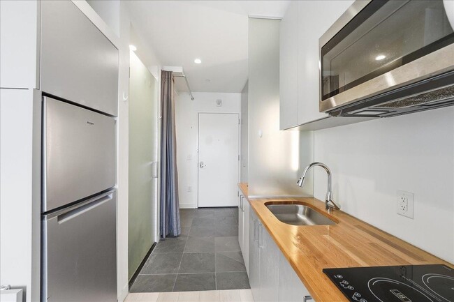 Building Photo - 190 ACADEMY St