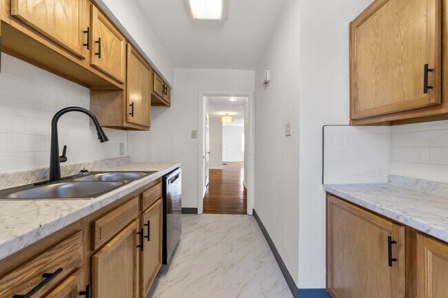 Building Photo - 1147 S Cassingham Rd