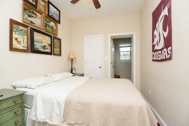 Building Photo - 1319 Corbin Pl NE