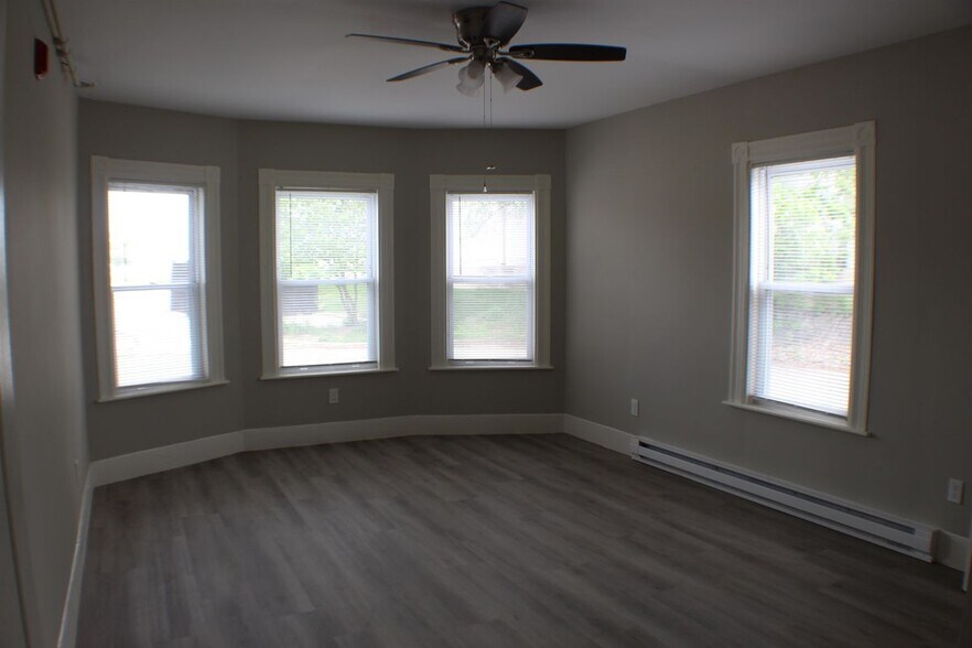 Building Photo - 26 School St