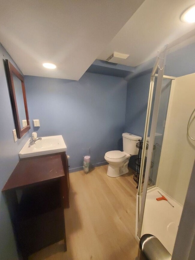 Building Photo - Charming 4 bed, 2 bath, fully fenced, cove...