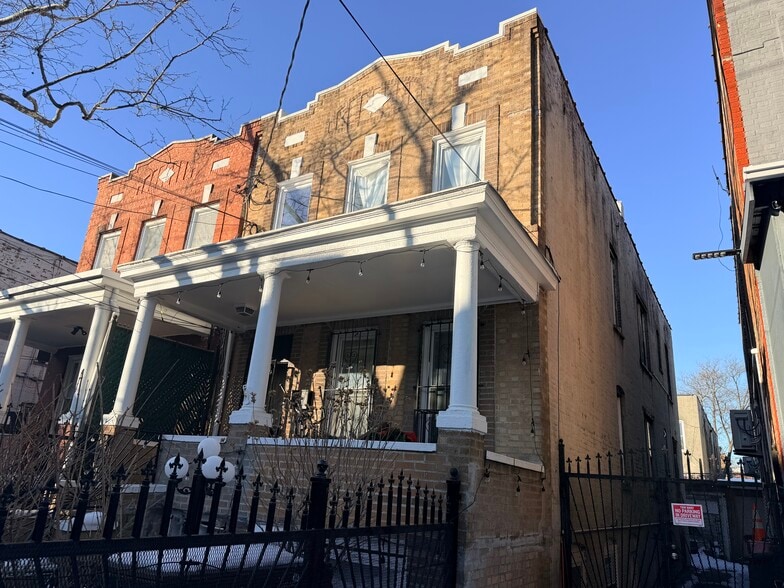 Building Photo - 660 Miller Ave