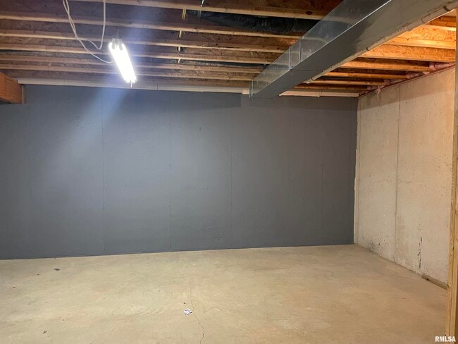 Building Photo - 700 Garvey Ln