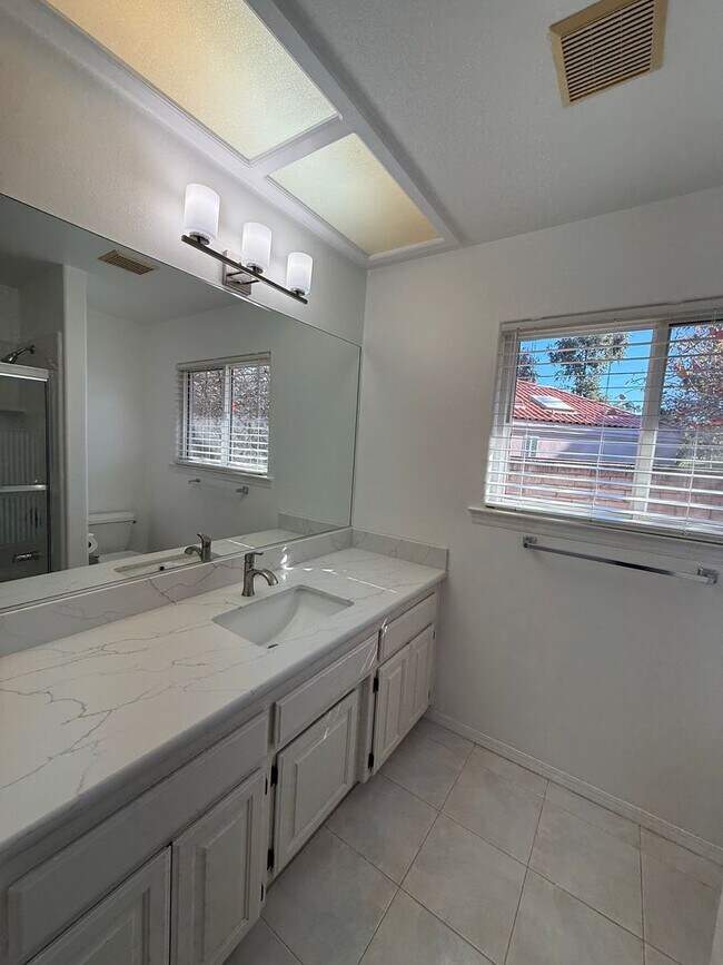 Building Photo - 2441 Iron Ridge Ct