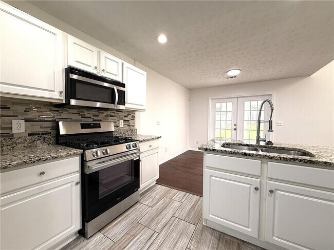 Building Photo - 2150 Lexington Ln