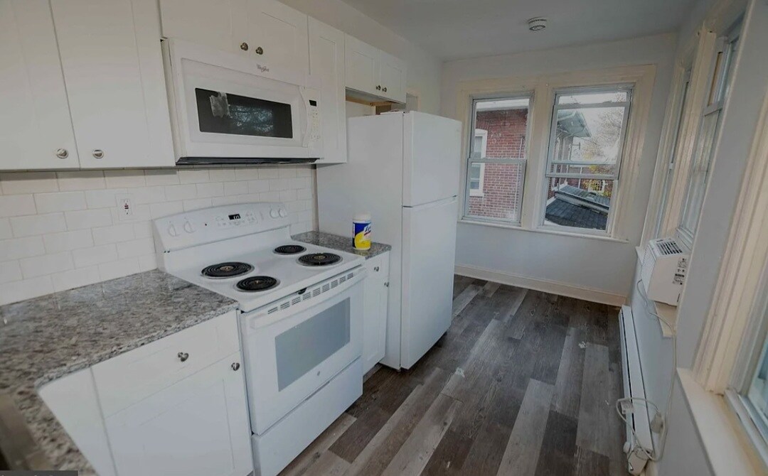 Building Photo - 30 E 23rd St