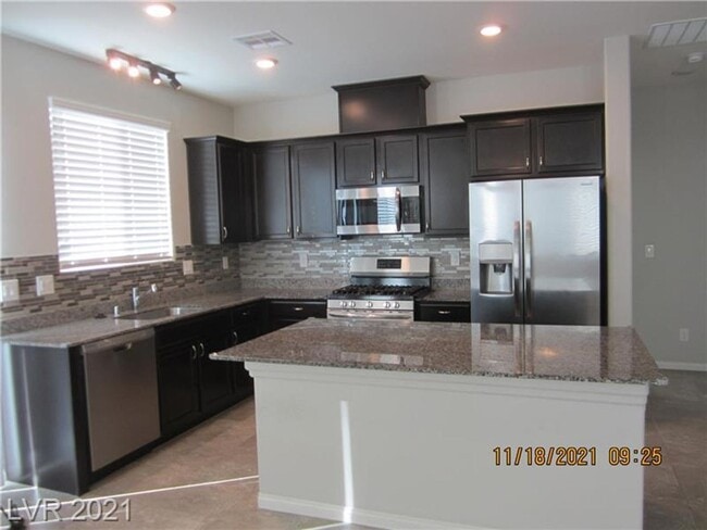 Building Photo - Beautiful 3 Bedrooms/3 Full baths, with bedroom downstairs