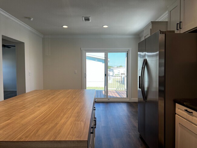 Building Photo - 100 Biloxi Ct