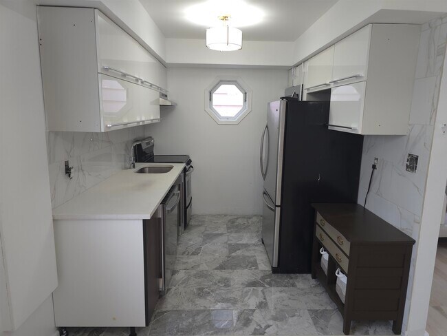 Building Photo - 6715 Polk St