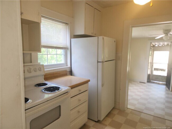 Building Photo - 227 Pinecrest Dr