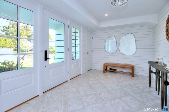 Building Photo - 26 Island Way