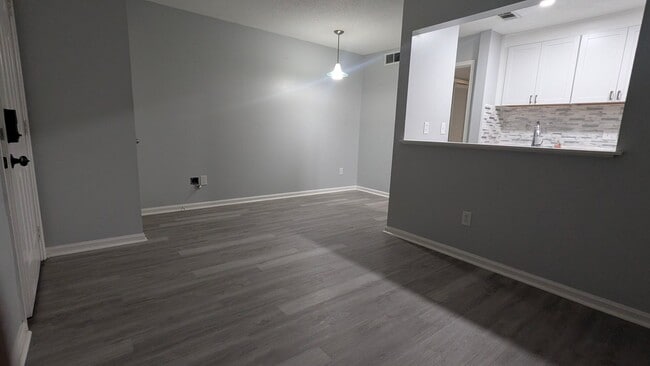 Building Photo - Nice 1 bedroom 1 bath Condo Great Location!