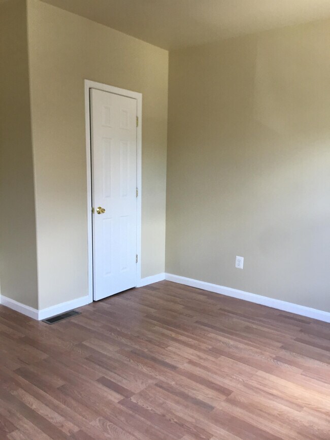 Building Photo - 17 E Ashmead St