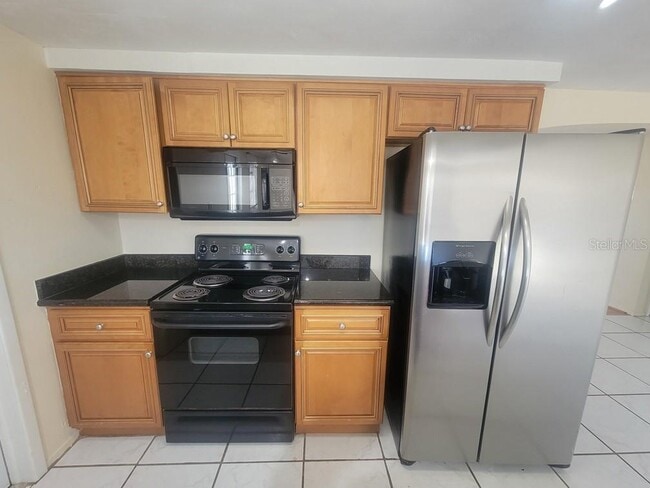 Building Photo - 5912 Della Dr