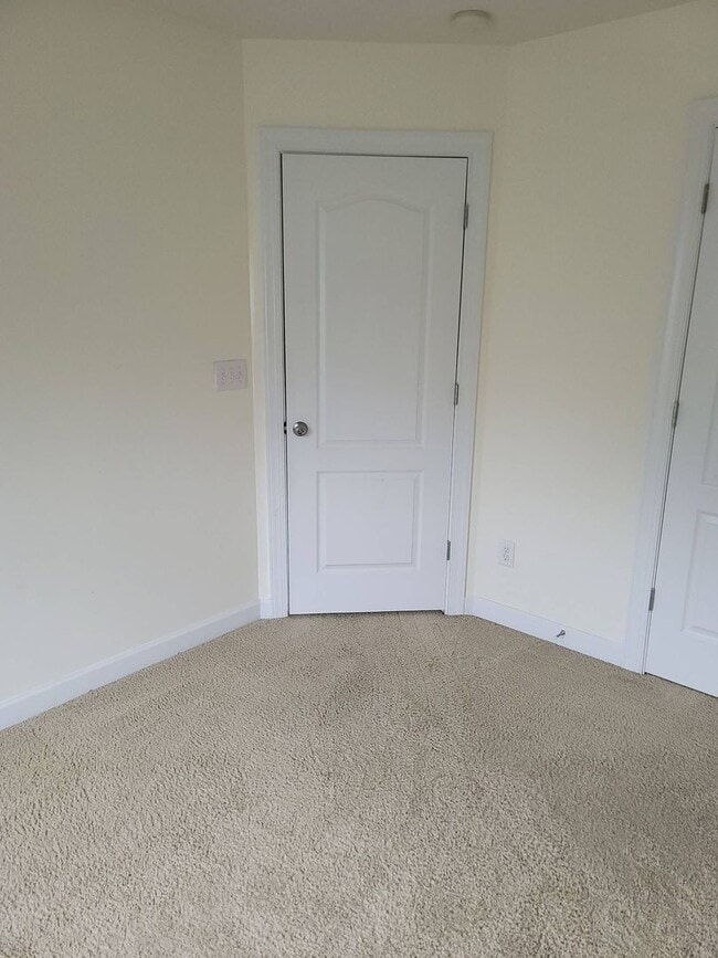 Building Photo - Nice Townhome off Providence Rd/485 South