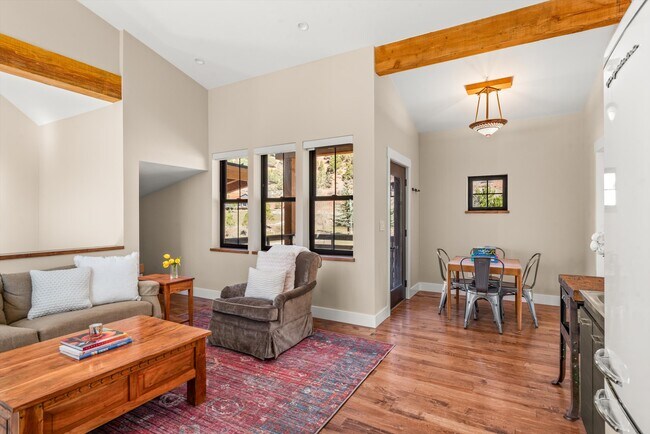 Building Photo - 106 Castle View Dr