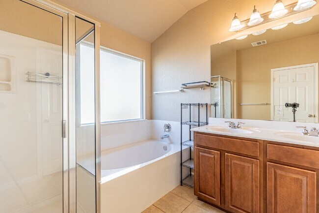 Building Photo - 259 Creekview Way