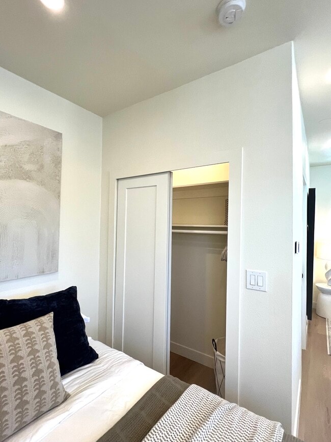 Building Photo - 16098 Calahan St