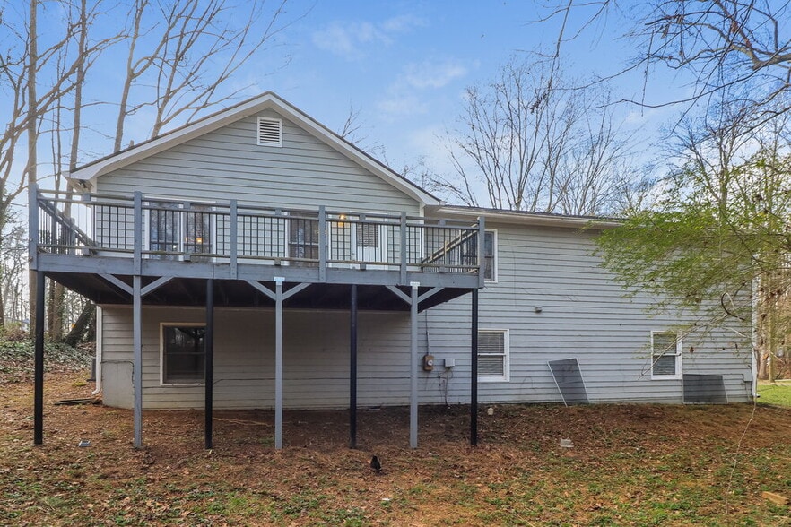 Building Photo - 700 Gregory Manor Dr SW