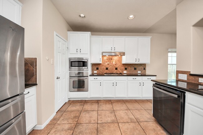Building Photo - 14311 Lakepointe Bend Ln
