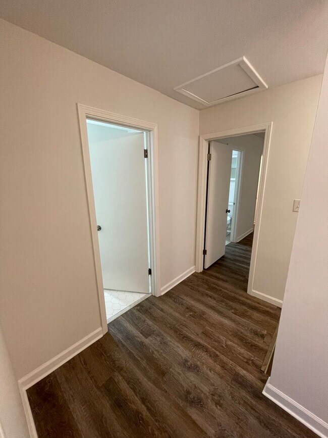Building Photo - Renovated 3/2.5 House in Chieftain Hills- ...